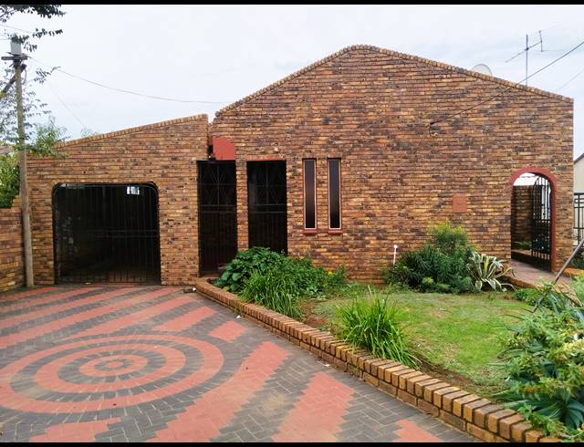 3 BEDROOM HOUSE FOR SALE IN SEBOKENG ZONE 13